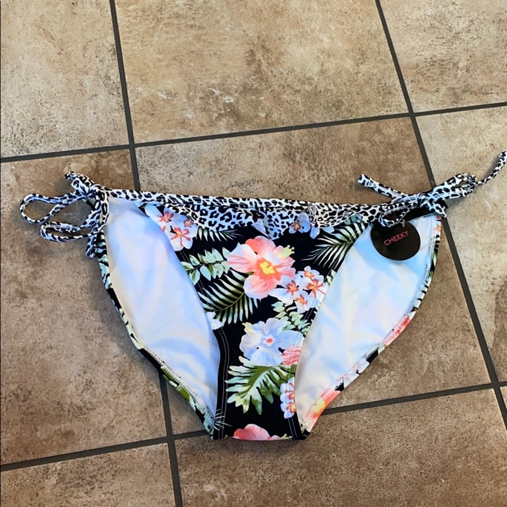 Tropical Leopard Bottoms Size Large JuniorsNWT